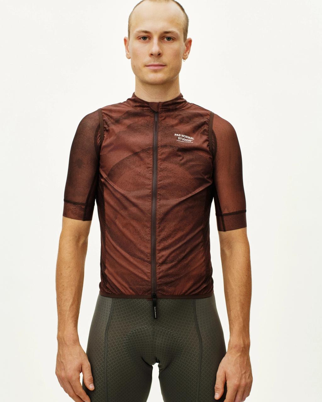 Men's Mechanism Stow Away Gilet AOP Light Brown