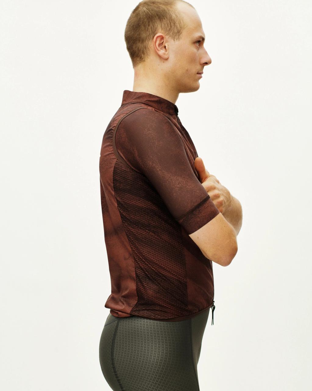 Men's Mechanism Stow Away Gilet AOP Light Brown