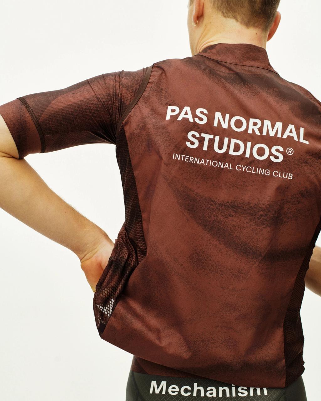 Men's Mechanism Stow Away Gilet AOP Light Brown