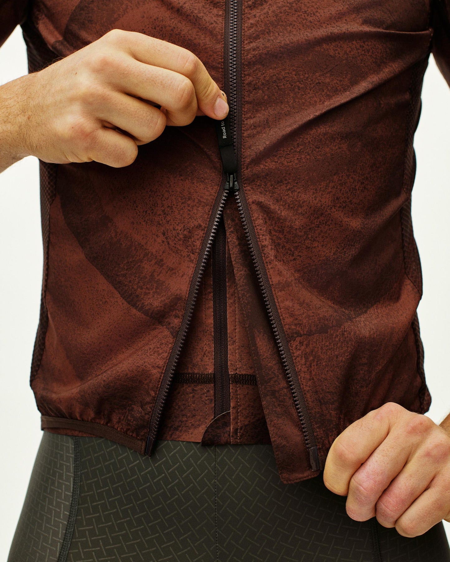 Men's Mechanism Stow Away Gilet AOP Light Brown