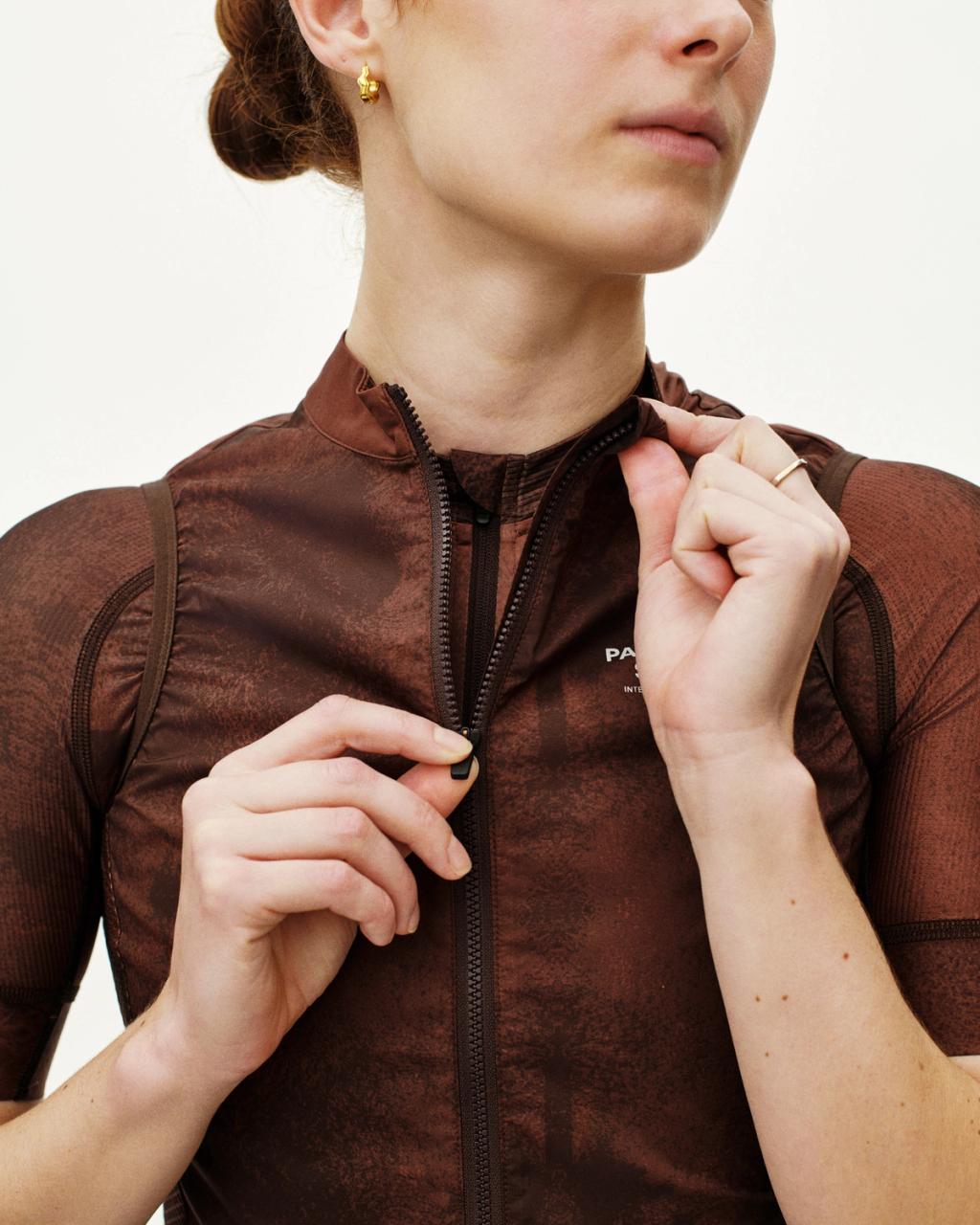 Women's Mechanism Stow Away Gilet AOP Light Brown